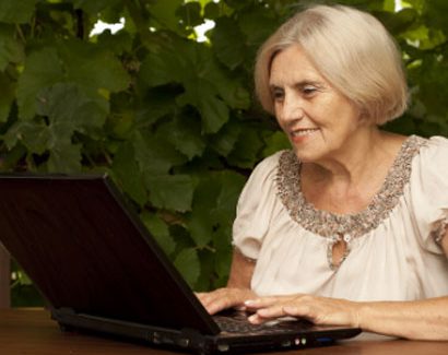 A woman using a laptop - Image for Online Self Directed Programmes